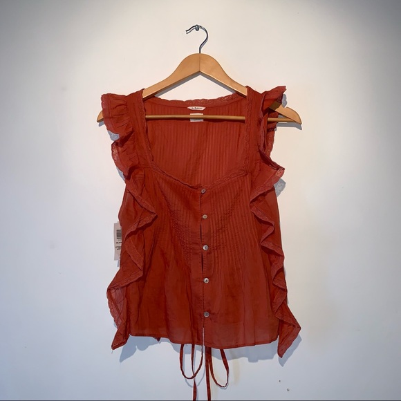 Wilfred Tops - NWT Aritzia Wilfred Ruffled tank top (Delacroix)